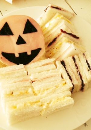 白いネオソフトでハロウィンサンドイッチ-レシピのメイン写真