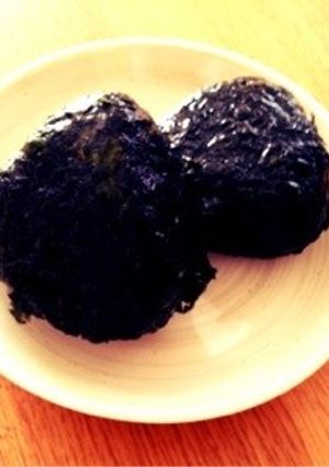 食べるラー油で韓国海苔おにぎり-レシピのメイン写真