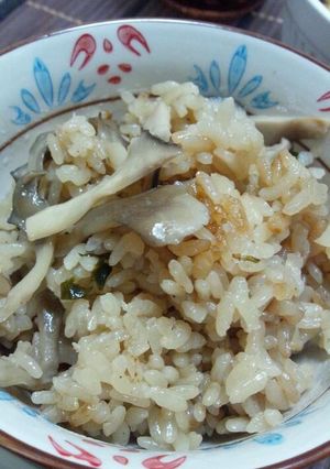 松茸風味の簡単リッチな炊き込み御飯♪-レシピのメイン写真
