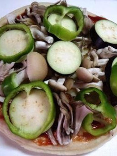 秋野菜のピザ-レシピのメイン写真
