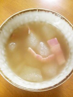 冬瓜とベーコンのシンプルスープ-レシピのメイン写真