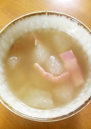 冬瓜とベーコンのシンプルスープ-レシピのメイン写真