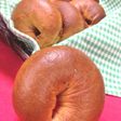 トマトとバジルとチーズのベーグル