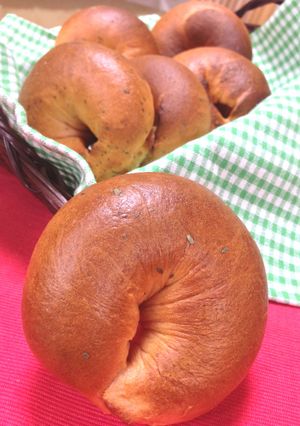 トマトとバジルとチーズのベーグル-レシピのメイン写真