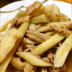 รูปของ 根菜と豚バラの煮物