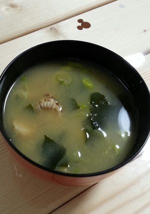 ベビーホタテとわかめの味噌汁-レシピのメイン写真