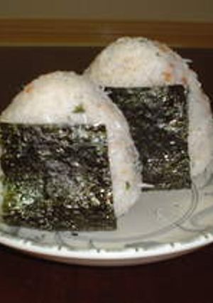 しらす干しと梅のおにぎり-レシピのメイン写真