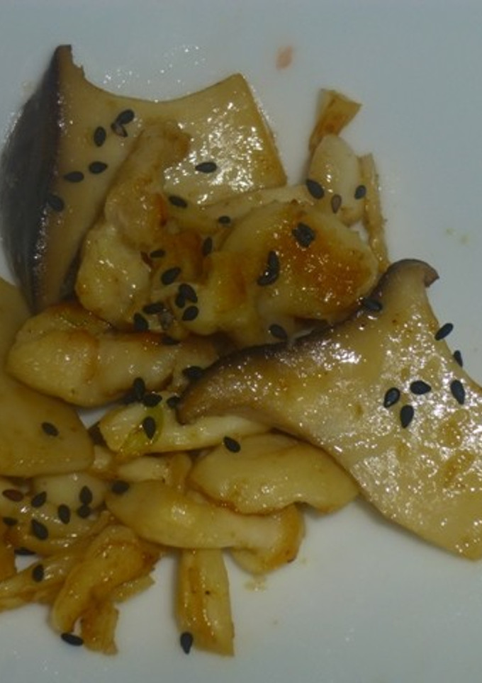 黒ごまとエリンギと鶏皮のソテー-レシピのメイン写真