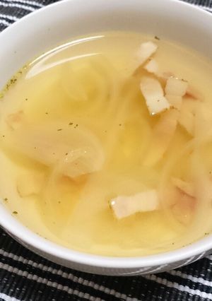 ベーコンと玉ねぎのコンソメスープ-レシピのメイン写真