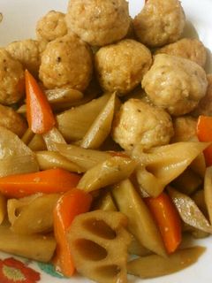 簡単♪鶏のお団子と根菜の煮物-レシピのメイン写真