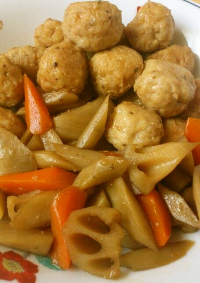 簡単♪鶏のお団子と根菜の煮物-レシピのメイン写真