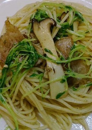 エリンギと豆苗と豚肉のフェデリーニ-レシピのメイン写真