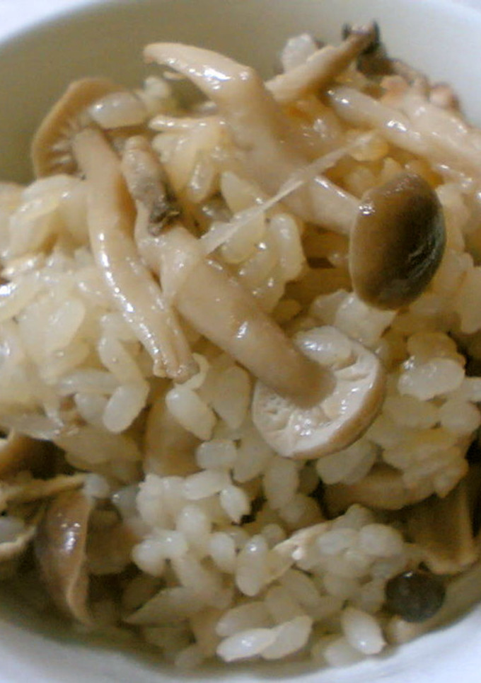 深い旨味！しめじと鶏肉の炊き込みご飯-レシピのメイン写真