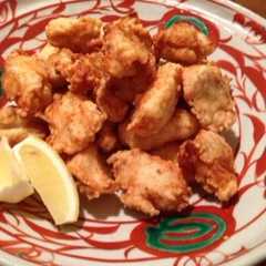 รูปของ 秘伝の揚げ方で！ムネ肉の塩にんにく唐揚げ