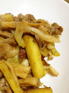 ヨシダBBQソースでさつまいもと豚肉炒め-レシピのメイン写真