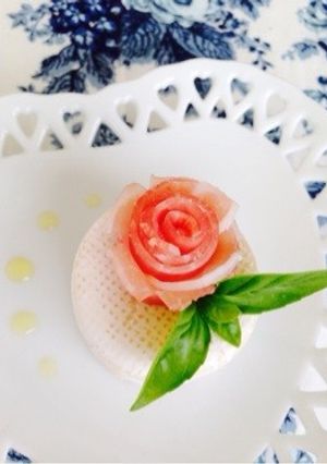 生ハムミニ薔薇のせ☆チーズ-レシピのメイン写真