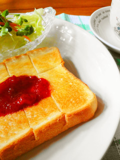 *朝食に**苺ジャムのトースト*-レシピのメイン写真