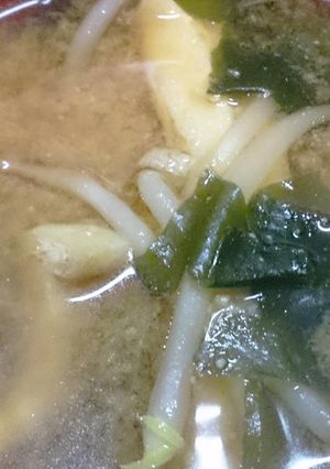 もやしと油揚げとわかめの味噌汁-レシピのメイン写真