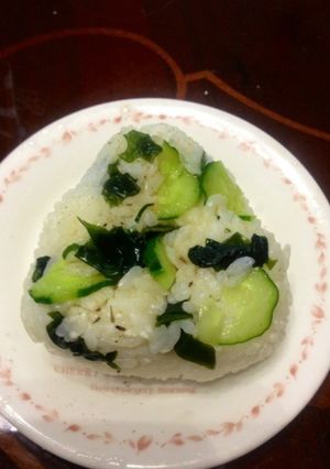 胡瓜とワカメの酢の物おにぎり-レシピのメイン写真