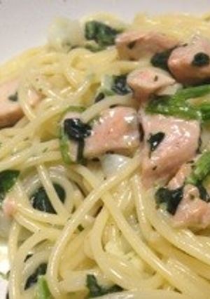 冷凍食材で鮭とほうれん草のクリームパスタ-レシピのメイン写真