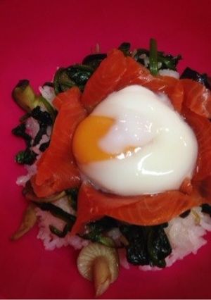 【カフェ風】野菜たっぷりサーモン丼♪-レシピのメイン写真