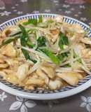 薄切り鶏むね肉ともやしの炒めもの