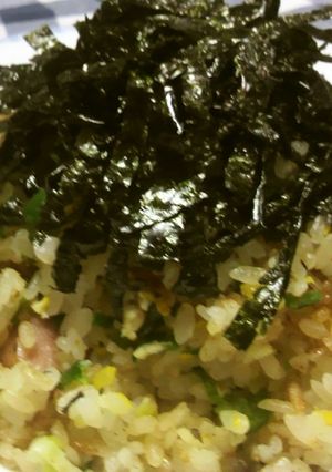 普通の炒飯大盛海苔でグレードアップ-レシピのメイン写真