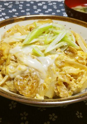 プラス油揚げでおいし〜い♪卵丼-レシピのメイン写真