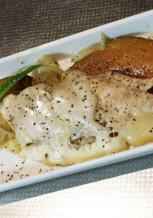 フライパンひとつでチーズのせ鮭の野菜蒸し-レシピのメイン写真