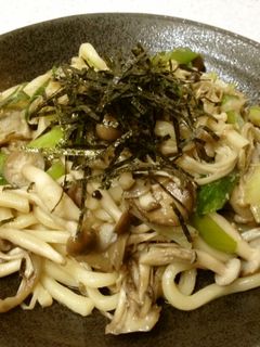 ○☆ヘルシー♪塩麹できのこの焼うどん-レシピのメイン写真