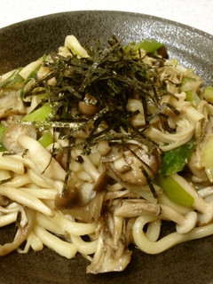 ○☆ヘルシー♪塩麹できのこの焼うどん-レシピのメイン写真