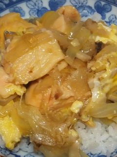 鮭と玉ねぎとエリンギの卵とじ・親子丼風-レシピのメイン写真