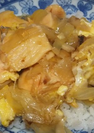 鮭と玉ねぎとエリンギの卵とじ・親子丼風-レシピのメイン写真