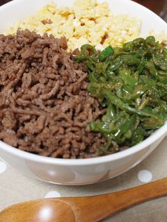 我が家の三色丼は、卵!そぼろ!ピーマン!-レシピのメイン写真