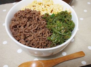 我が家の三色丼は、卵！そぼろ！ピーマン！-レシピのメイン写真