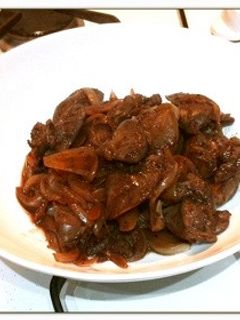 玉ねぎたっぷり♪鶏レバーと赤ワイン炒め-レシピのメイン写真