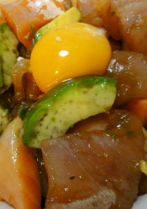 マグロとサーモンとアボカドの漬丼-レシピのメイン写真