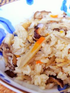 鶏味塩 de 鶏とキノコの炊き込みご飯-レシピのメイン写真