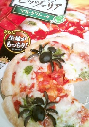 ブラックオリーブでリアルな蜘蛛ピザ-レシピのメイン写真