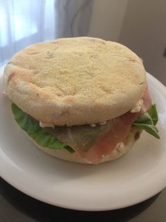 生ハムクリチイングリッシュマフィンサンド-レシピのメイン写真