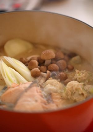 鮭と鶏団子の酒粕鍋-レシピのメイン写真