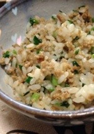 超簡単♡ニラと挽き肉の餃子風炒飯-レシピのメイン写真