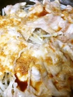 豚ともやしとしめじの蒸し焼き-レシピのメイン写真