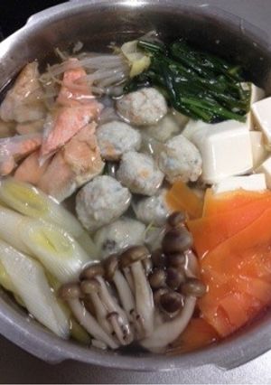 ほっこり♪鮭とすり身の野菜鍋-レシピのメイン写真