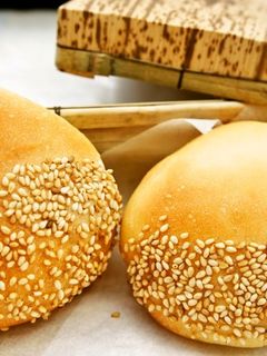 栗の渋皮煮de見た目も栗ッポイ☆栗餡パン-レシピのメイン写真