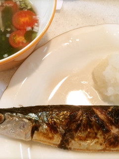 北海道産さんまの塩焼withトマトスープ-レシピのメイン写真