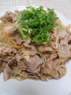 牛バラ切り落とし肉としらたきの炒め煮-レシピのメイン写真