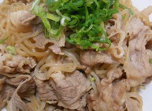 牛バラ切り落とし肉としらたきの炒め煮-レシピのメイン写真
