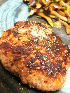 肉を味わう!卵なしペッパーハンバーグ-レシピのメイン写真