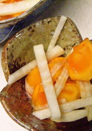 甘酸っぱくて、さっぱり酢の物ー大根と柿-レシピのメイン写真